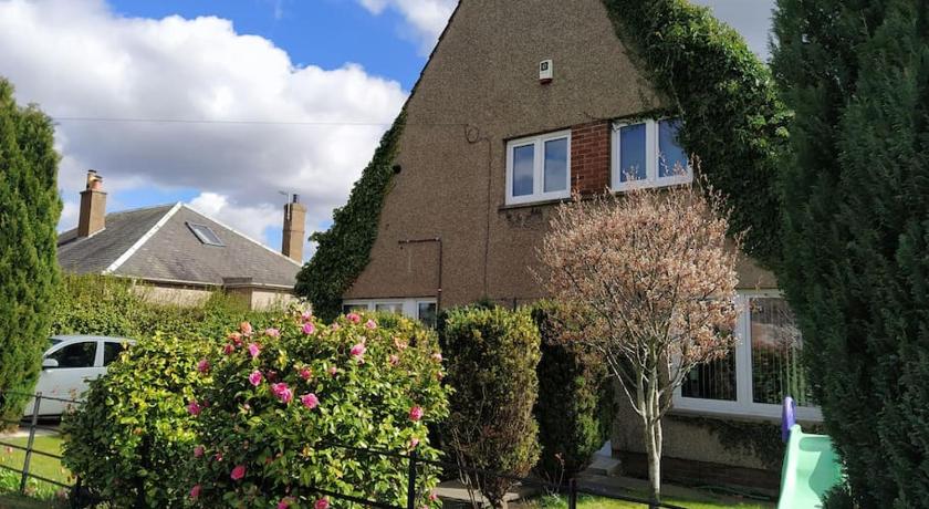 Double Ensuite room, 1-minute walk to bus stop