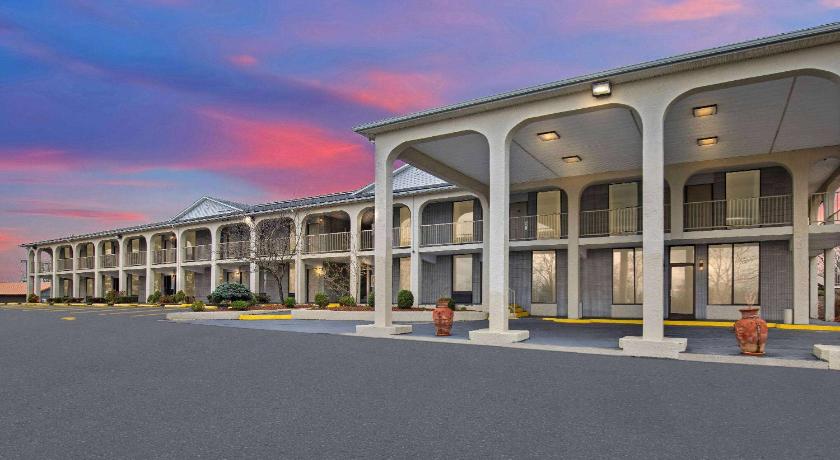 Days Inn by Wyndham Columbia Kentucky