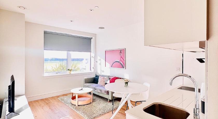 LUXX Apartment & Suites, London Heathrow Airport, Terminal 4, Piccadilly underground Train station n