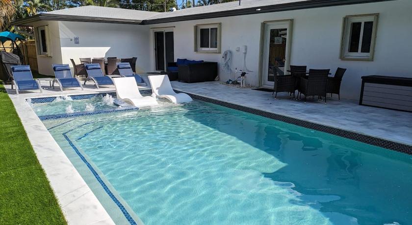 Cozy Fun-Size Getaway + Pool&Spa 5 mins to Beach