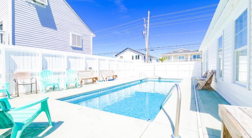 Suns Out Steps to Beach w Private Pool in Cherry Grove
