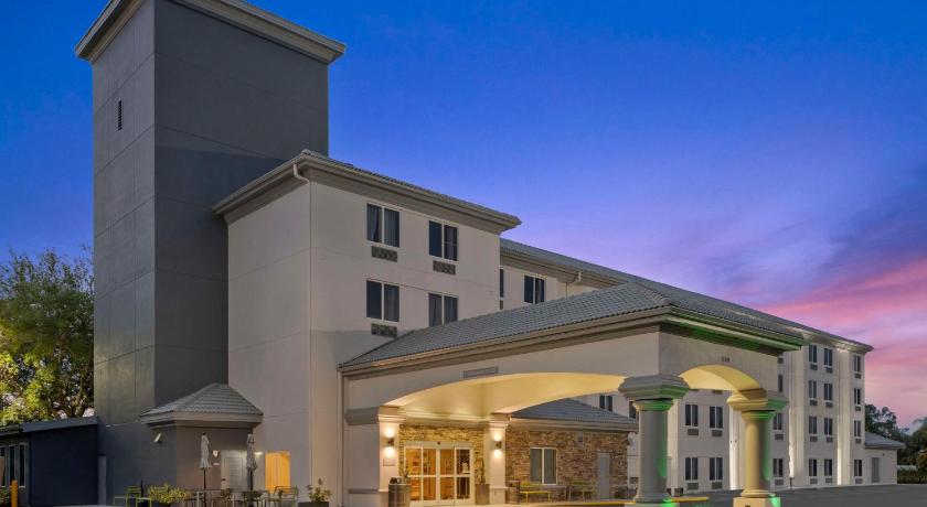 Spark by Hilton Orlando near SeaWorld