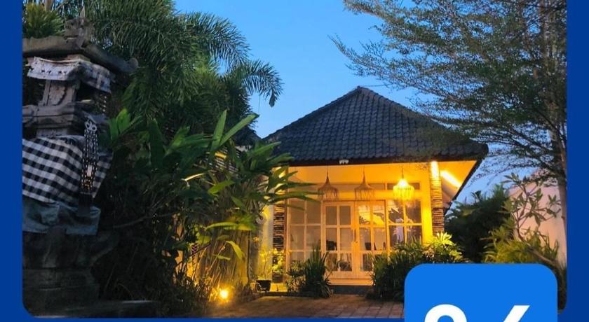Uma Menuh Surf House