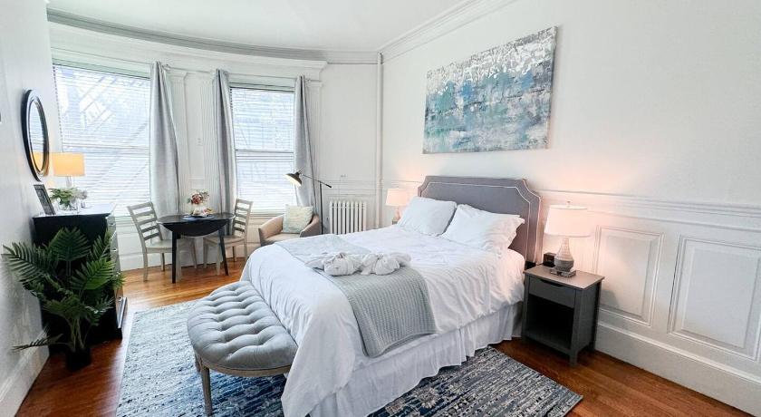 Pvt Room, St Marys, Fenway, Longwood, Green Line
