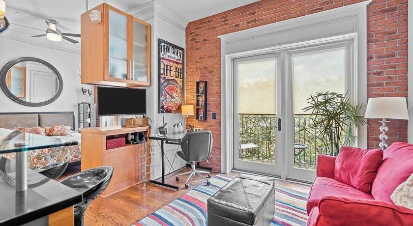 Downtown Condo*Balcony*River*Pet Friendly*Beach