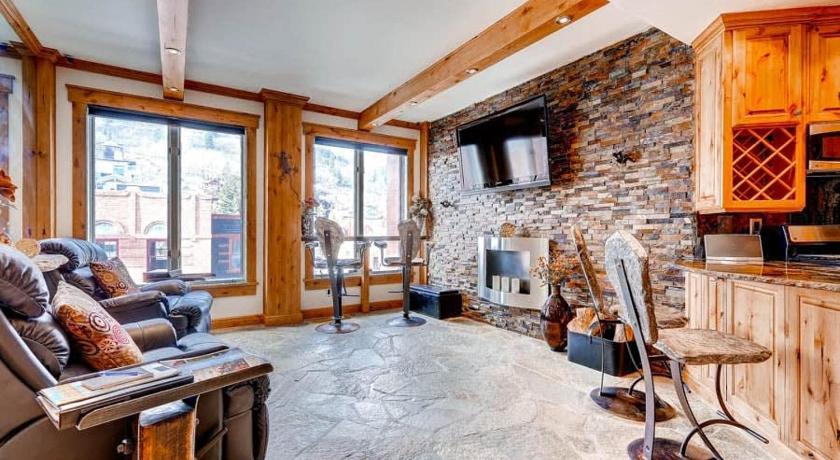 1BDR Condo with Stunning Decor Heart of Downtown