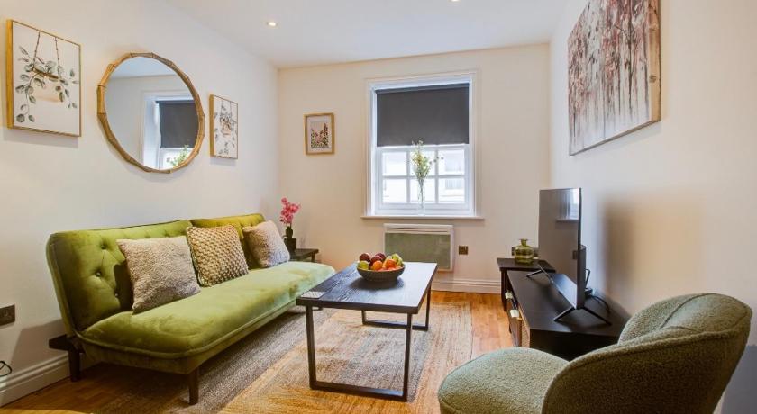 Elegant 1 Bedroom Flat