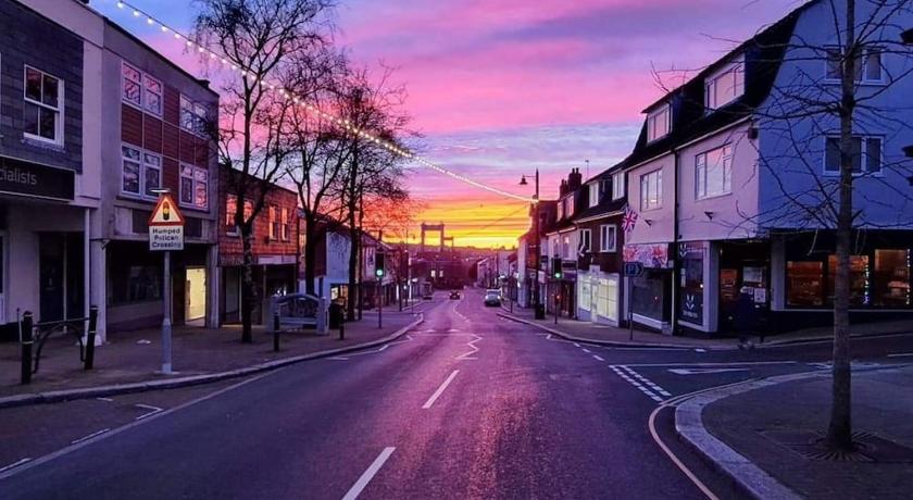 De-Vollard, Cornish Cottage, Lovely Village
