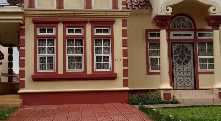 Villa Eindhoven R9 / 3 Kota Bunga Cipanas Bogor