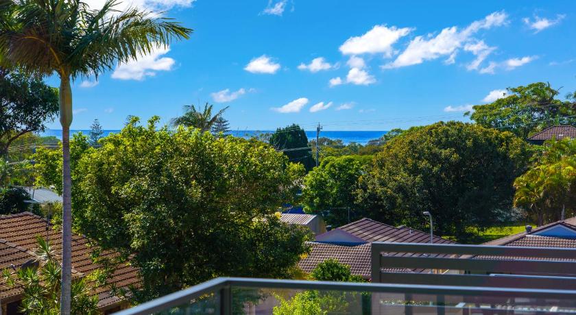 Spacious 4BR w/ Water Views