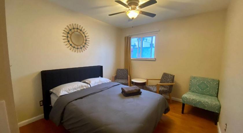 Historic Townhouse Oasis with En-suite Bathroom