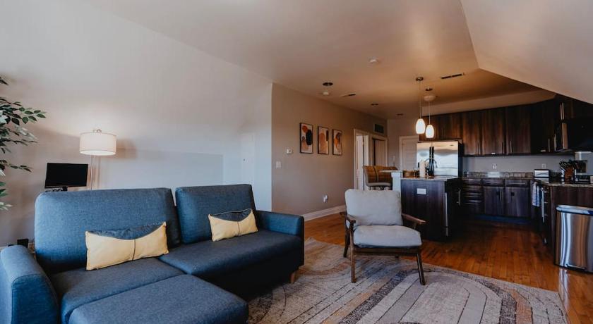 Modern 1BR-1BA Walk to SSM SLU Hospital Grand