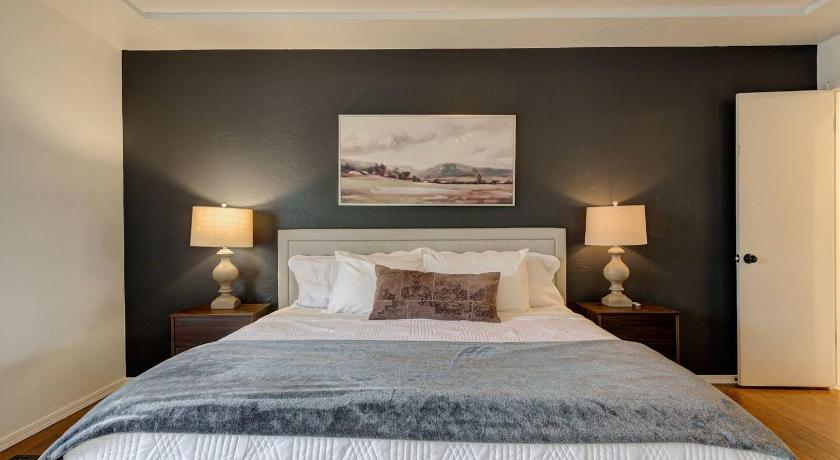 Family Home 5 Beds 3 Baths By Oc