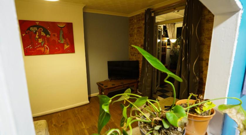 3 Bedroom home by Ipswich docks.
