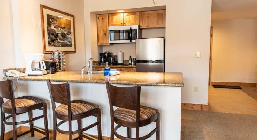 1bd SUITE 504 Perfect Location with Pool and Hot Tub