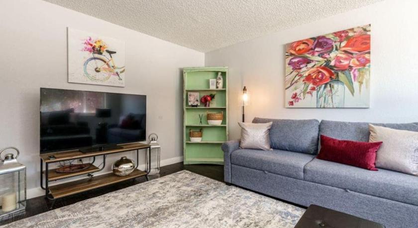 #StayInMyDistrict Cozy Central Boise Townhouse