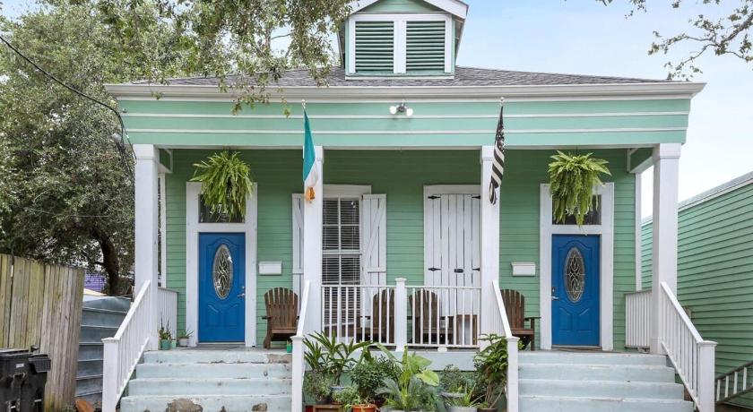 Art Filled Sanctuary in the Heart Of Mid City