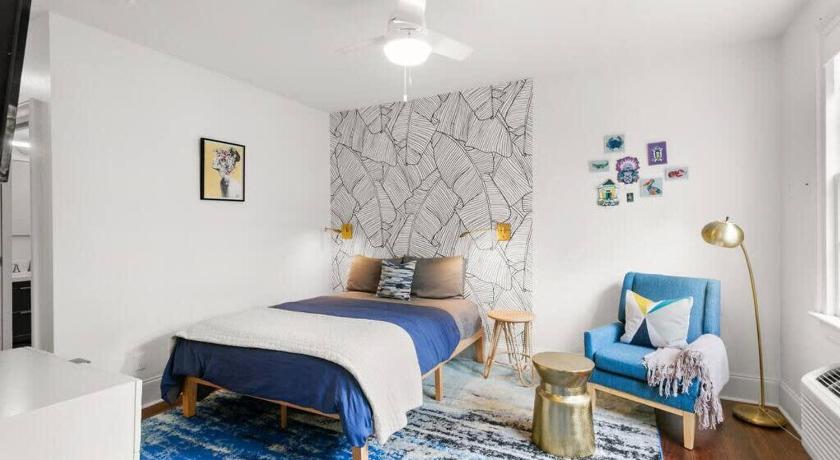 Garden District Studio Apartment - Gated Parking