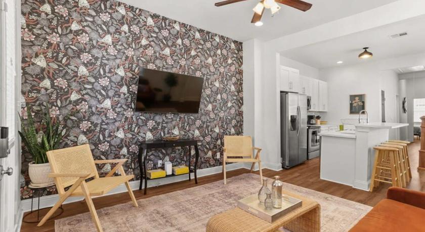 Fabulous Classy and Comfy 3BD 2BA Home and Parking