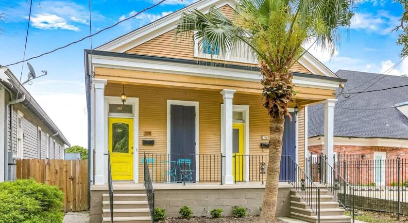 5Bed StreetCar Retreat w Outdoor Entertaining