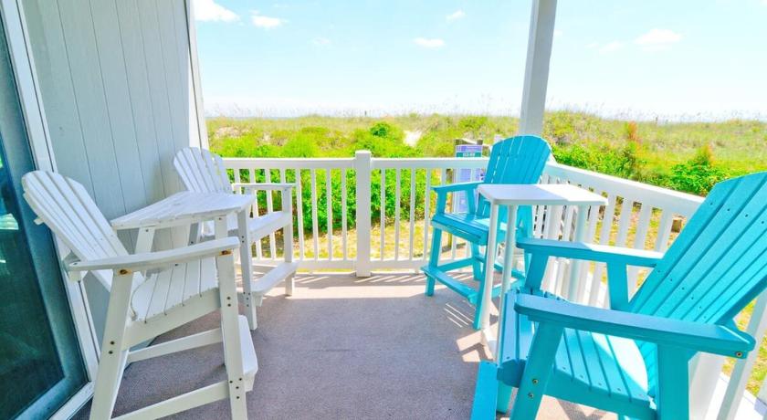 Oceanfront and Modern Top Location on Ocean Blvd w Pool