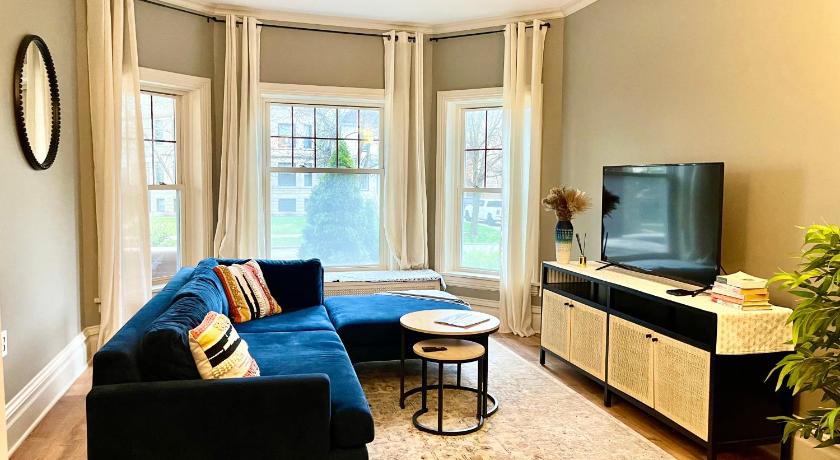Lovely vintage Oak Park 3bd 1ba perfectly located near public transit & Chicago