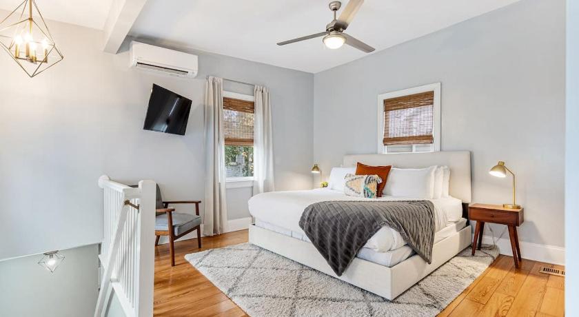 Spacious and Quiet One Block off King Street