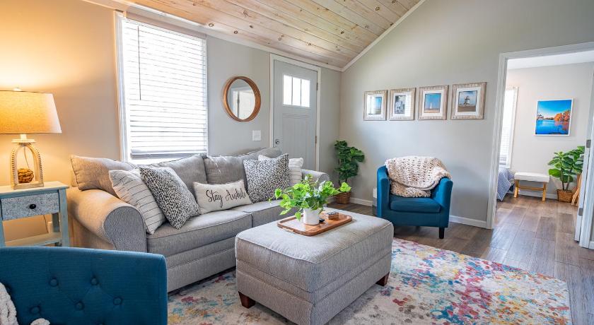 Renovated Retreat Home in Huron walking distance to beach
