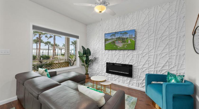 Bayfront Cottage- Pool - Hot Tub - Close to Beach