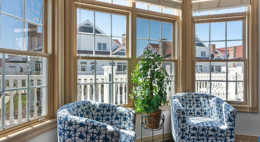 A Glorious Getaway Sheboygan - Blue Harbor Condo
