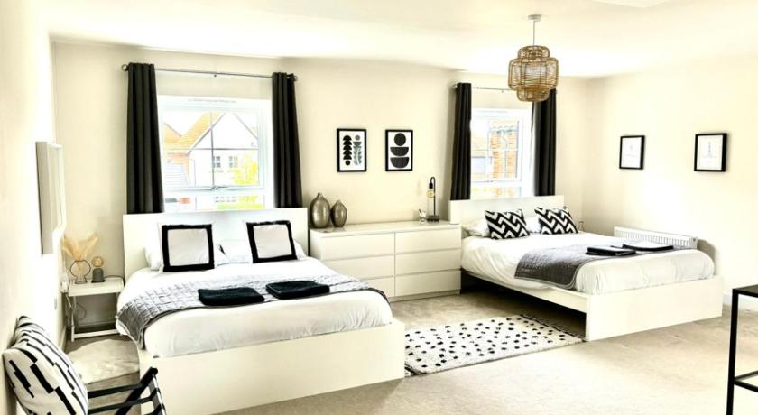 Stansted Coach House - Apartment Hotel