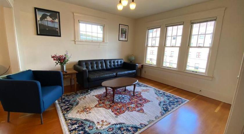 Historic Downtown Riverview Flat, No 3