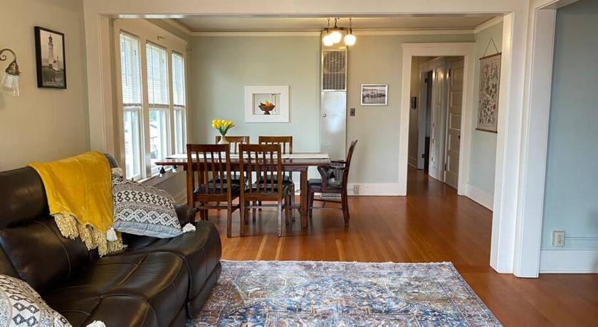 Historic Downtown Riverview Flat, No. 4