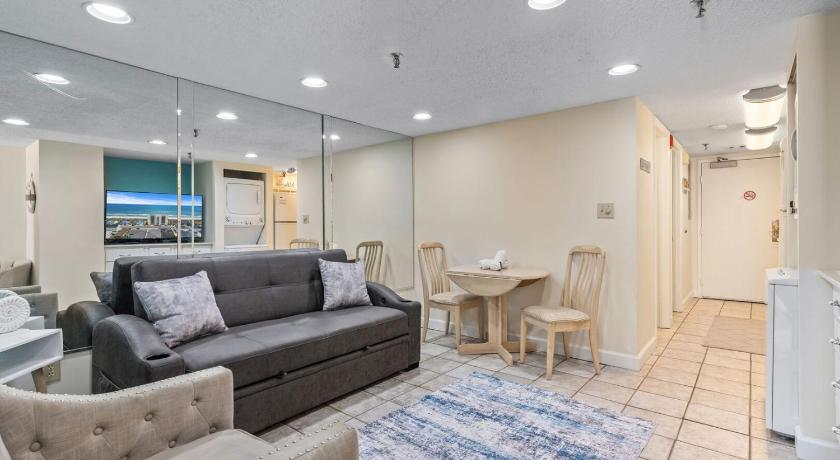 Beautiful 2 Bedroom Apartment in Cherry Grove with Stunning Views Buena Vista 402