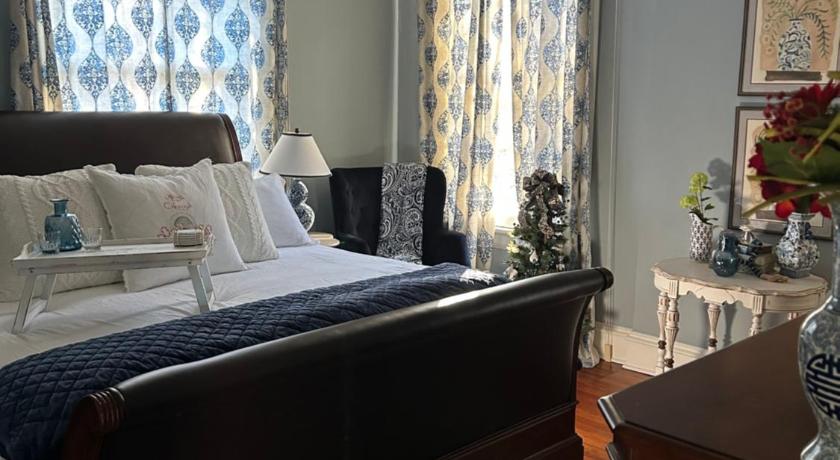 Jenny's Downtown Hideaway Bed and Breakfast