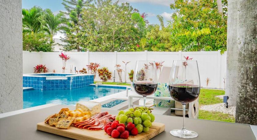 Close2Beach, Sleeps 11, Pool, Firepit, Bikes, Patio