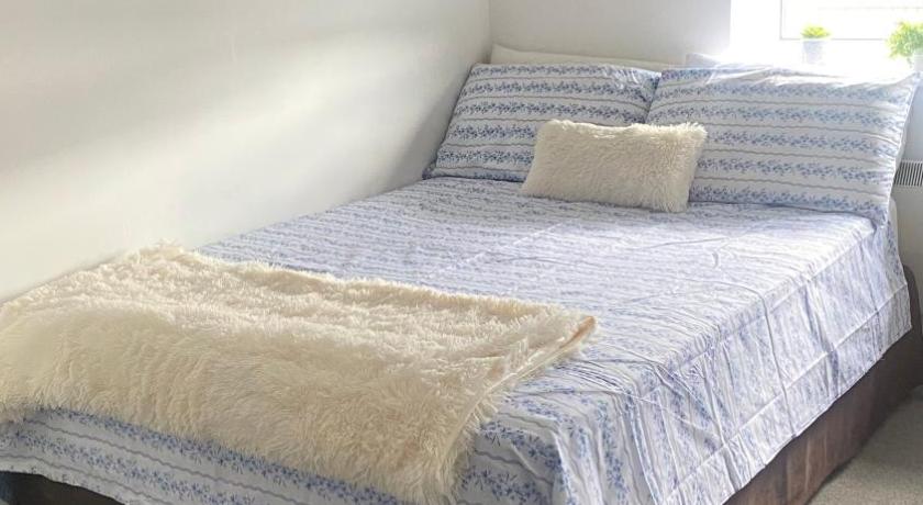 Nice room on the friendly flat