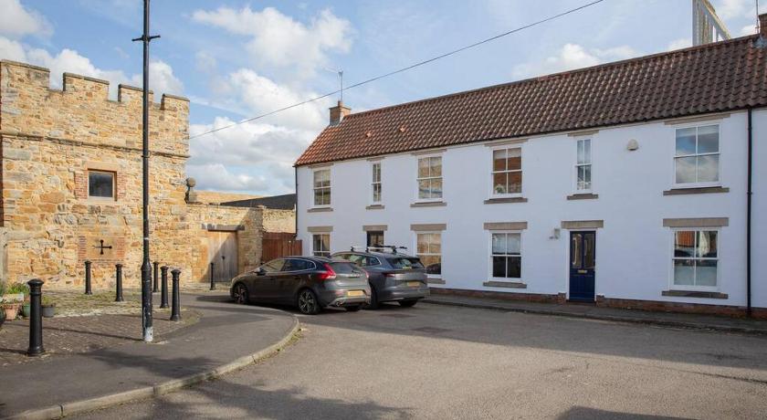 Sheriffs Tower Cottage - West