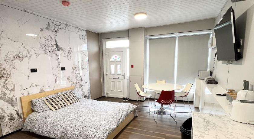 OYO Welsh Holiday Accommodation - Modern Stay