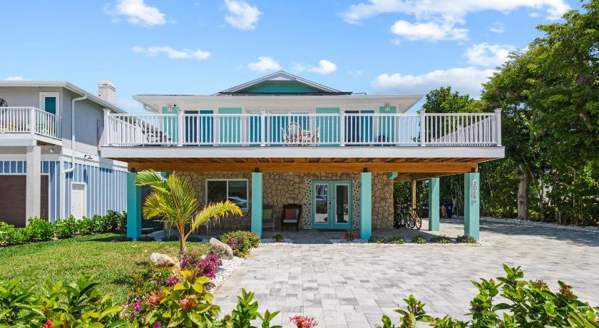 Seaside oasis studio with heated pool