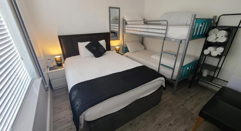 GATWICK ROOMs-TRAVEL SERVICE-AIRPORT PARKING
