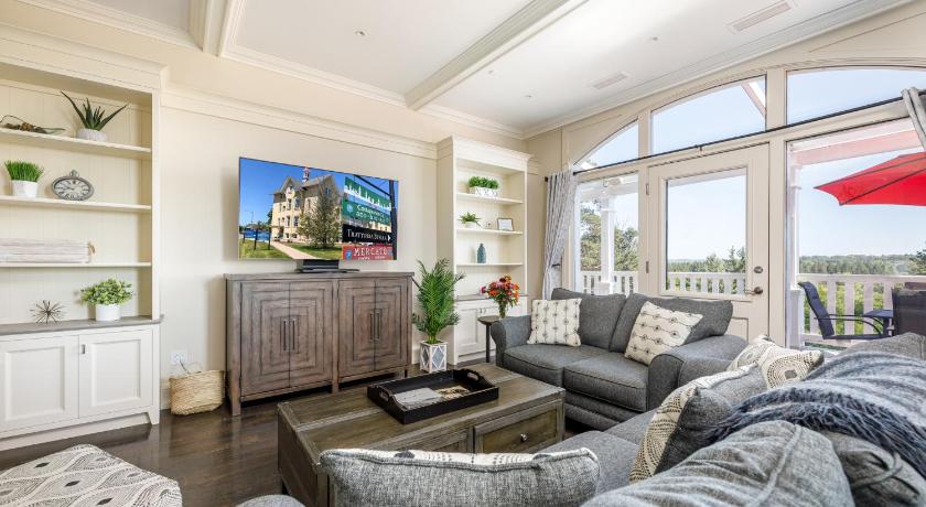 Luxury Penthouse AC Fireplace Balcony