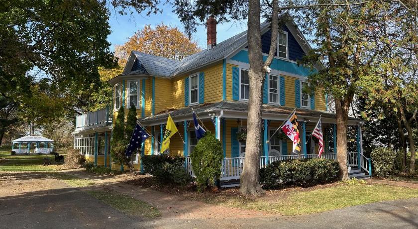 Inn on Fox Meadow - Spacious Victorian Inn