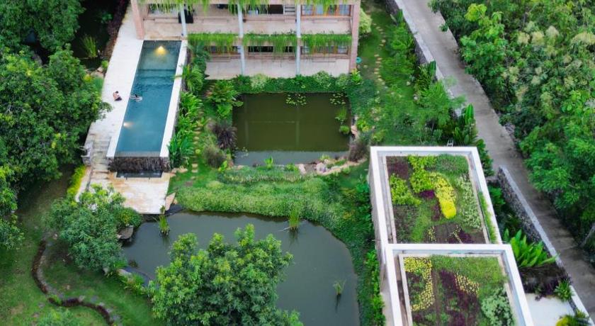 The Sinaba Orchard's Pondhouse