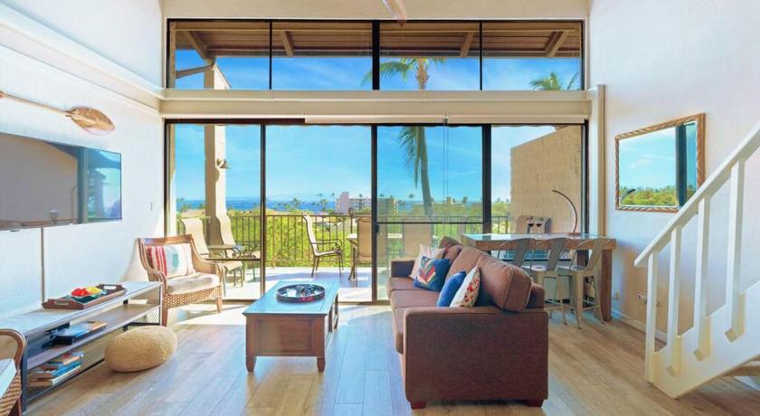 3BR Penthouse- ocean views, lanais, ACs, hot tub, pool, sauna, steps to beach