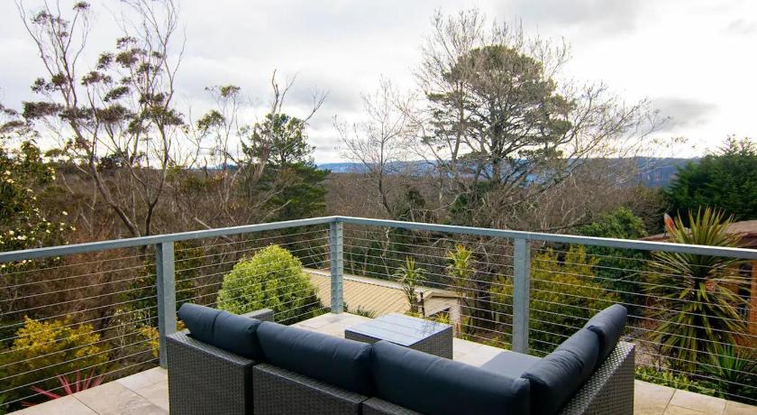 Big quiet enclave amazing views