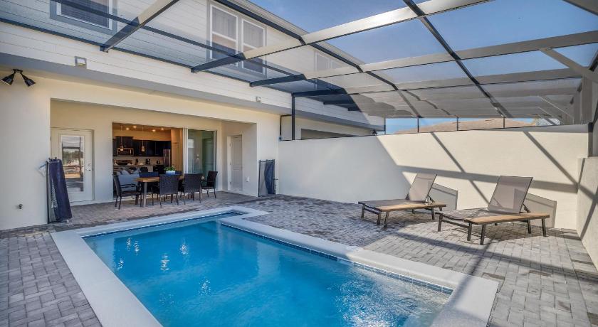 7420 Oakmoss Loop