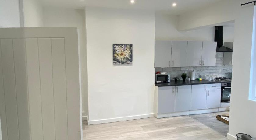 Stylish Home - Close to City Centre, Anfield Stadium - Free Parking