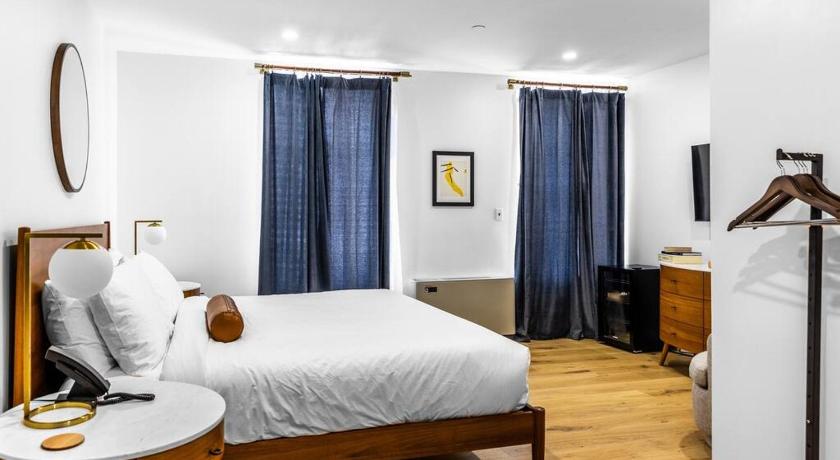 Historic Hotel, King Bed, Fast WiFi, Room # 104