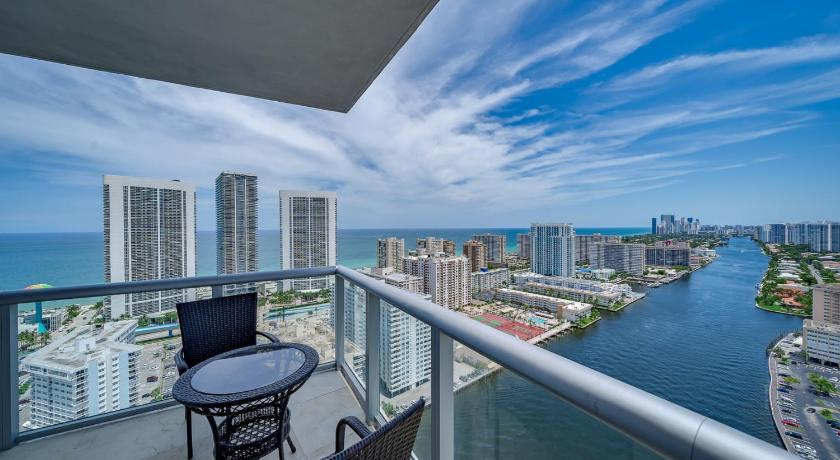 Million Dollar Penthouse with Pool Amazing Views